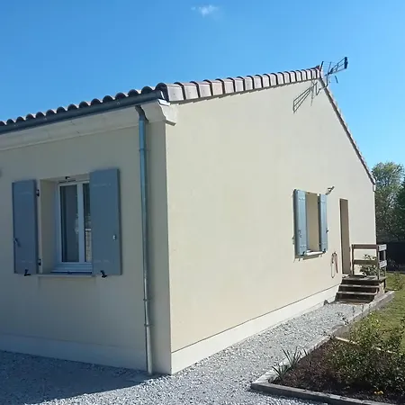 Holiday home Meuble De Tourisme Classe 3 Etoiles Le Ptit Coin De Soleil - Ciers D'abzac *