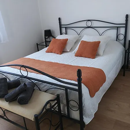 Holiday home Meuble De Tourisme Classe 3 Etoiles Le Ptit Coin De Soleil - Ciers D'abzac