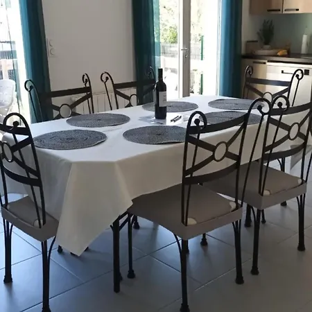 3 Etoiles Avec Jardin Et Parking Proche Libourne Emilion Et Bordeaux Le Ptit Coin De Soleil 1 A 6 Personnes Dom wakacyjny Saint-Ciers-d'Abzac