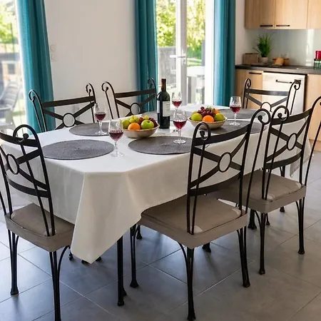 3 Etoiles Jardin Clos Parking Proche Emilion *