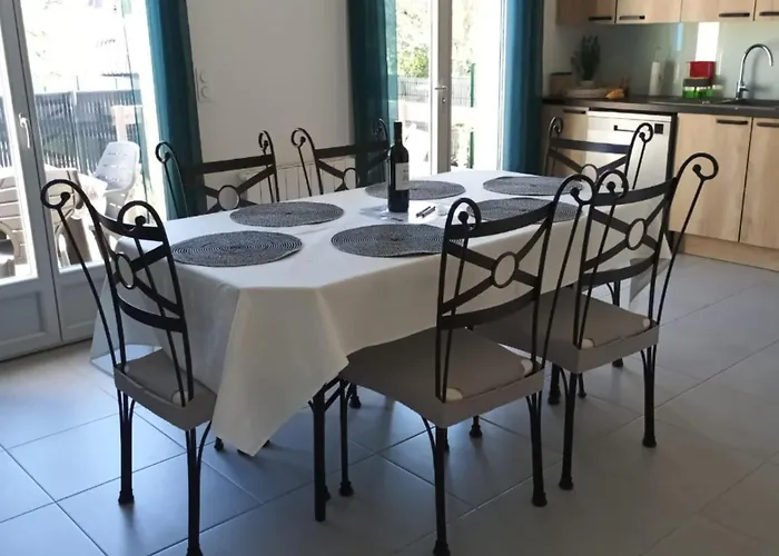 3 Etoiles Avec Jardin Et Parking Proche Libourne Emilion Et Bordeaux Le Ptit Coin De Soleil 1 A 6 Personnes Holiday home Saint-Ciers-d'Abzac