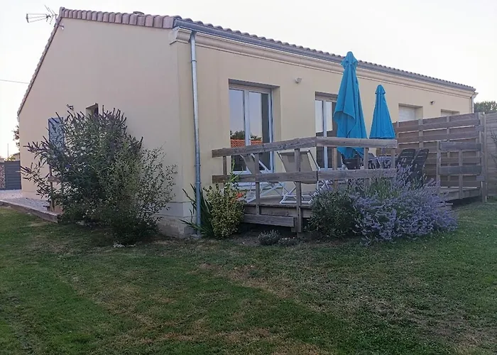 Holiday home 3 Etoiles Avec Jardin Et Parking Proche Libourne Emilion Et Bordeaux Le Ptit Coin De Soleil 1 A 6 Personnes Saint-Ciers-d'Abzac