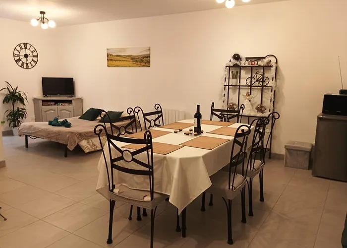 3 Etoiles Avec Jardin Et Parking Proche Libourne Emilion Et Bordeaux Le Ptit Coin De Soleil 1 A 6 Personnes * Saint-Ciers-d'Abzac